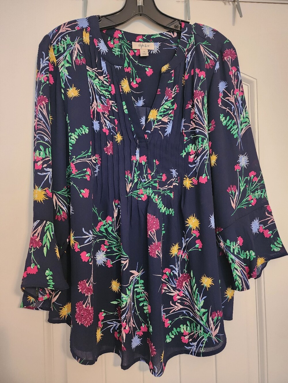 Style & Co Women’s Navy Floral Pintuck Blouse Multicolor 1X NWT Flutter Sleeves